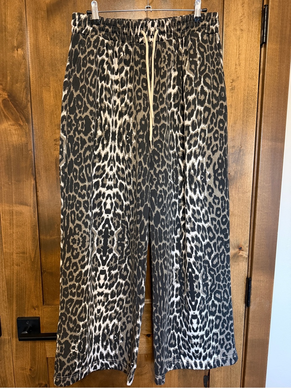 DAVI & DANI leopard print pants NEW - size L